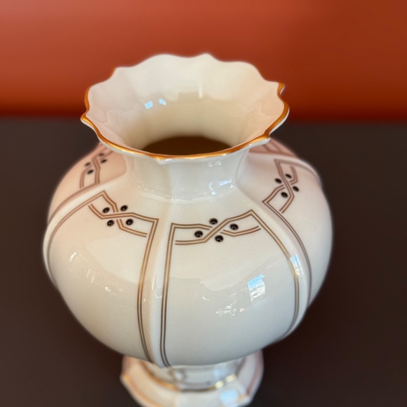 Lenox Vase "Vanguard Collection" 1990's Raised dots, Art Deco motif  7" T - Picture 9 of 11